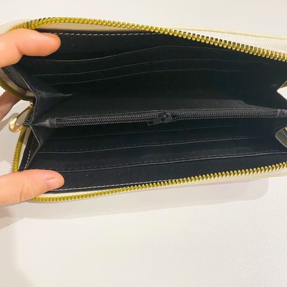 NEW Hello Kitty Wallet - Picture 2 of 2